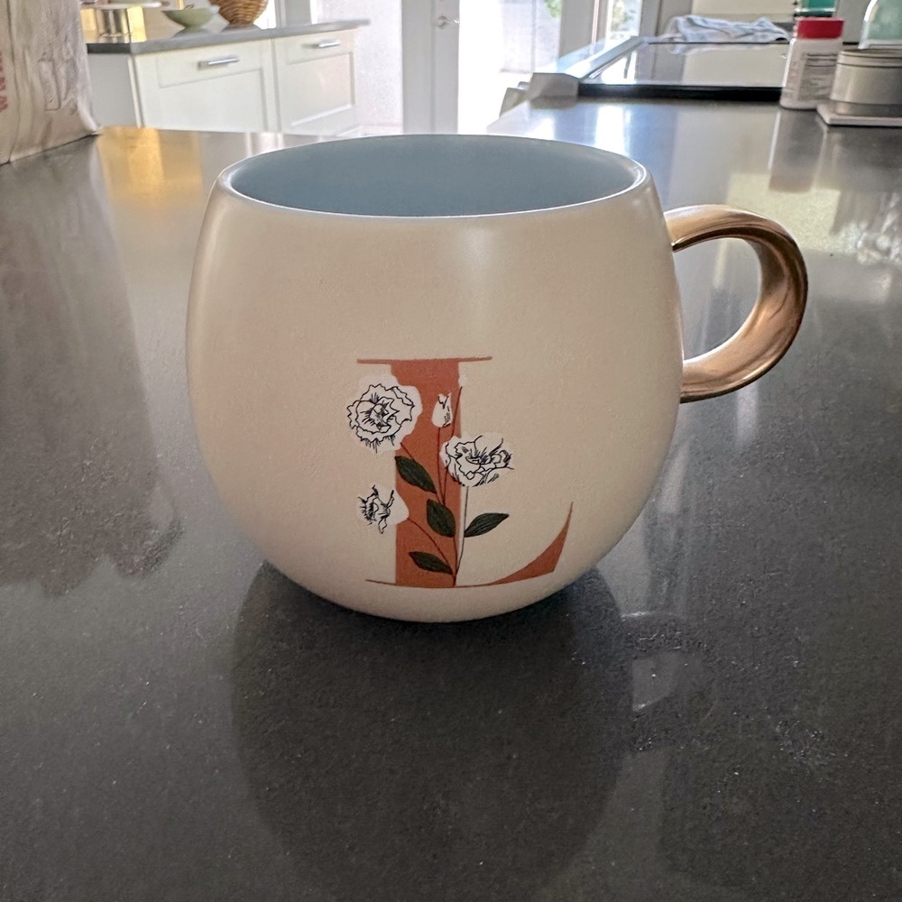 Monogram 'L' Mug with Gold Handle